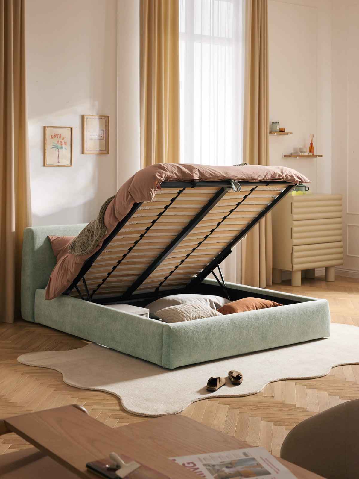 Clonwyth Upholstered Bed with Storage