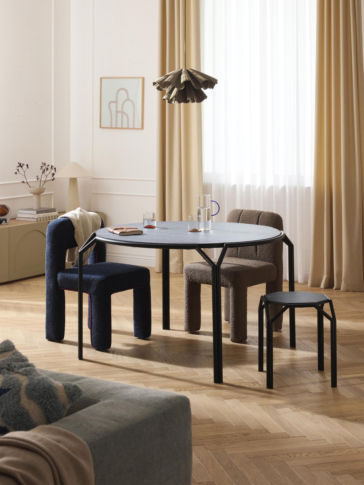 Danlarrin Round Dining Table, Ø 120 cm