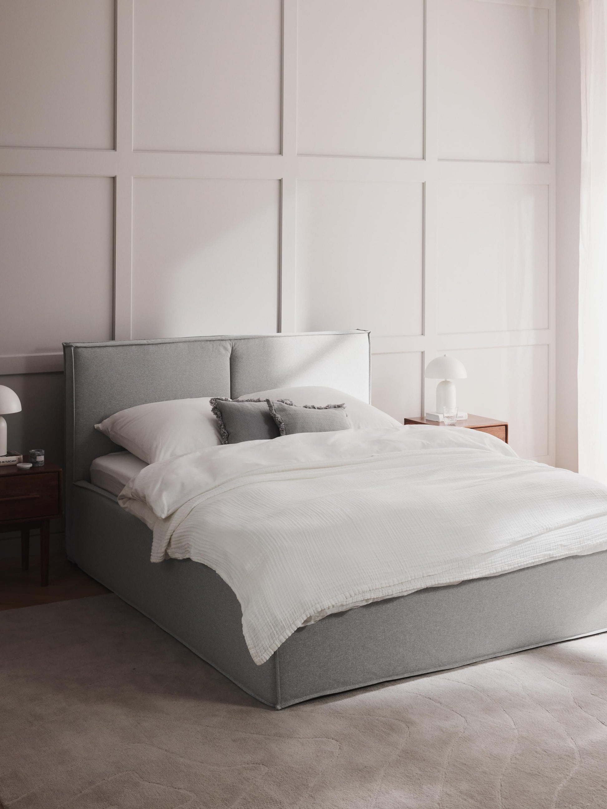 Drenmair Upholstered Bed