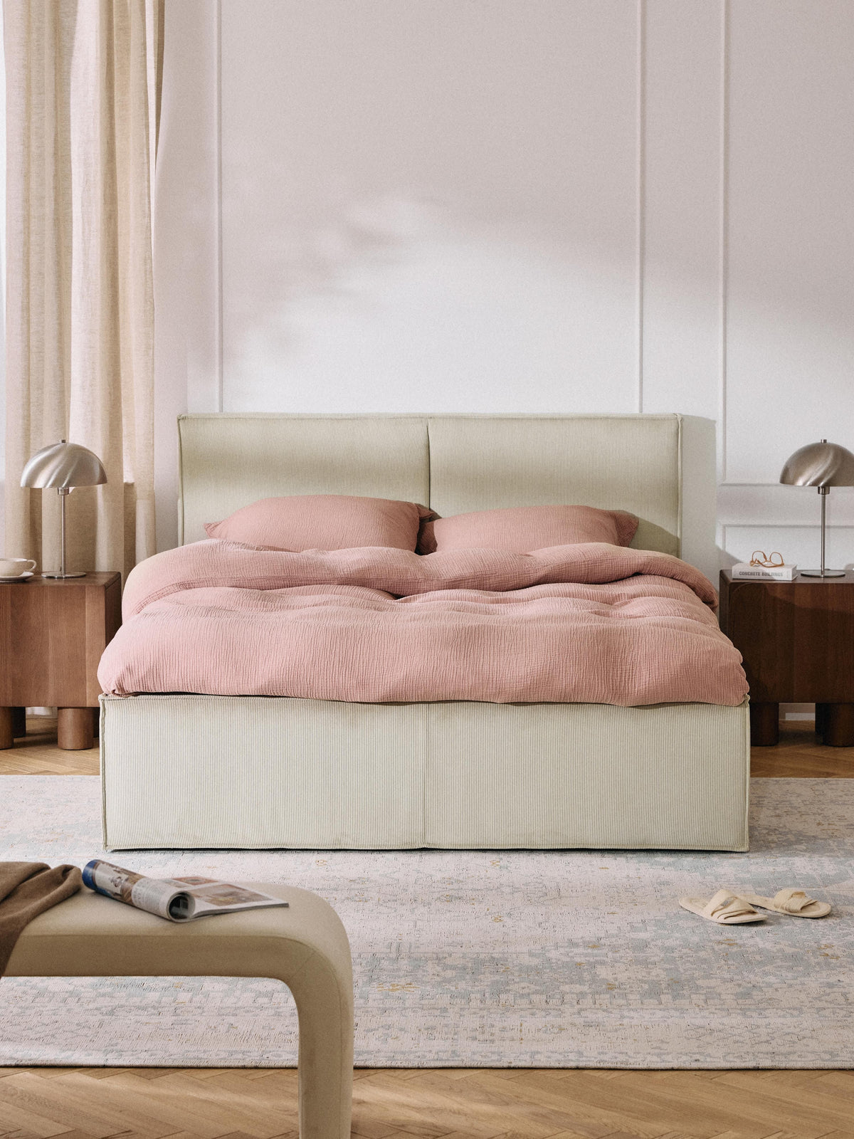 Drenmair Upholstered Bed in Corduroy