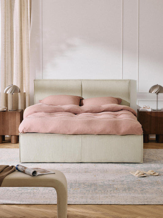 Drenmair Upholstered Bed in Corduroy