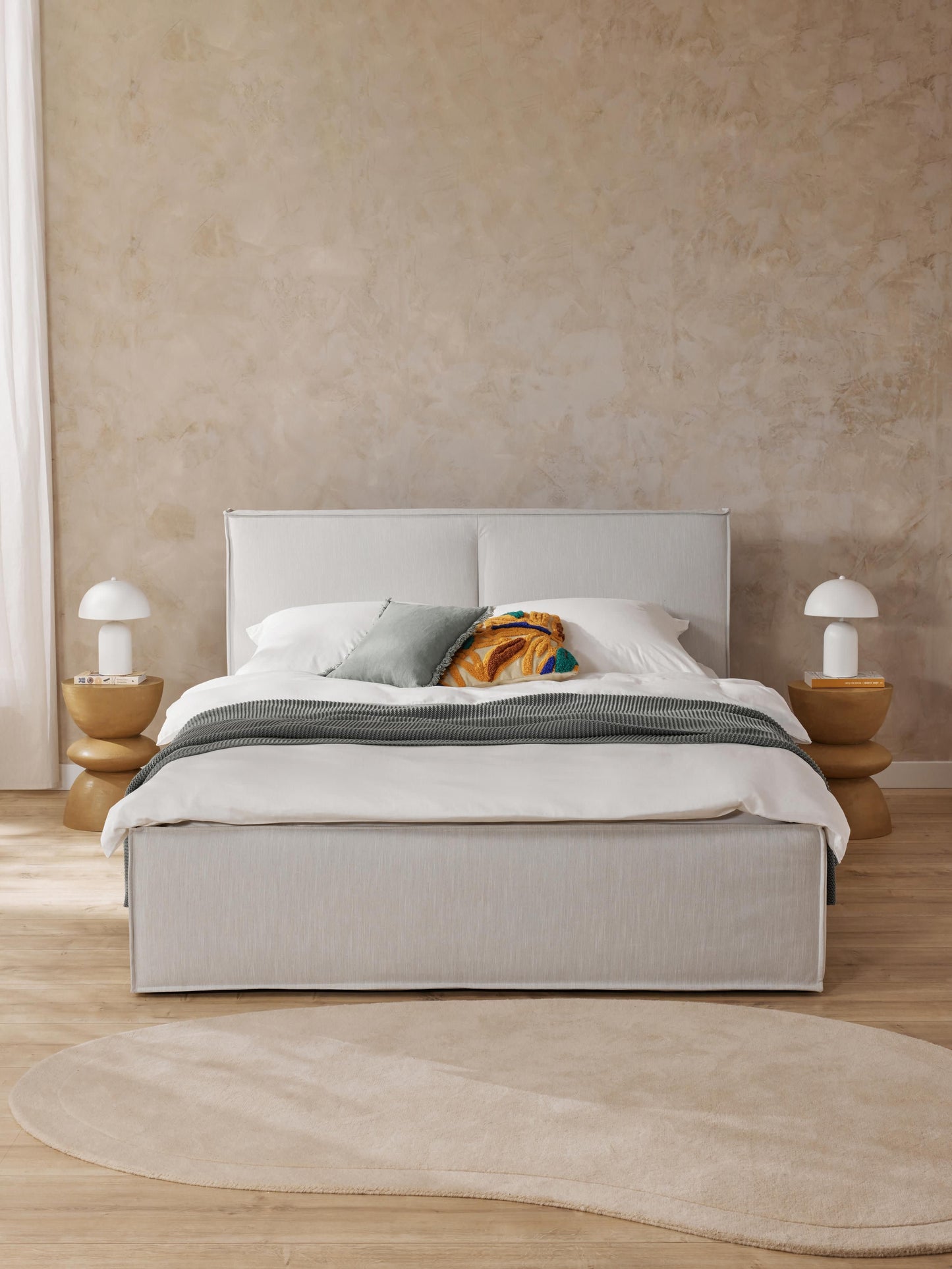 Drenmair Upholstered Storage Bed