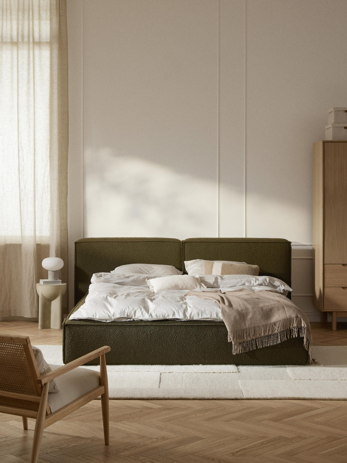 Lenmoray Bouclé Upholstered Bed with Storage