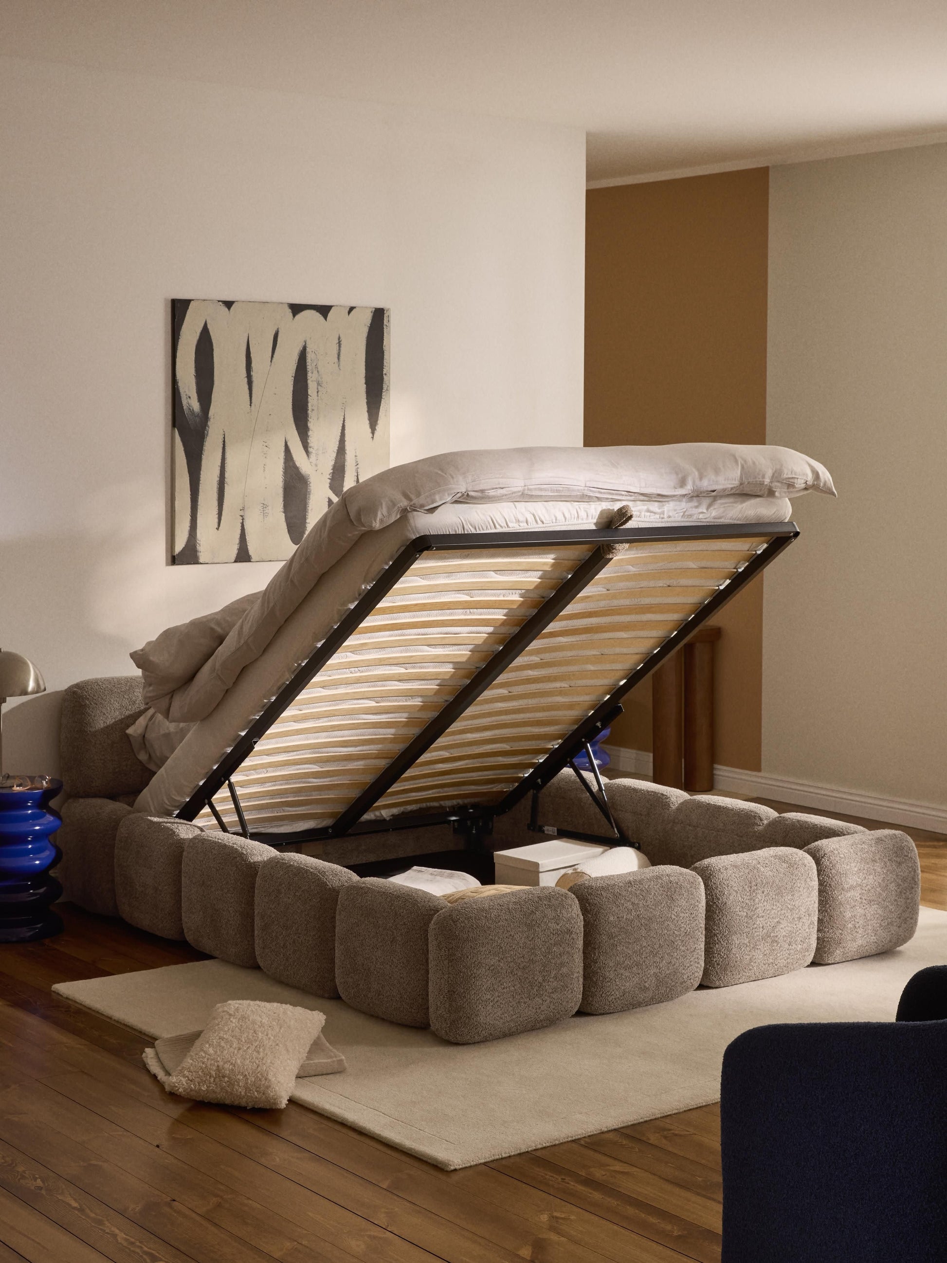 Taylunn Upholstered Bed in Teddy Bouclé with Storage